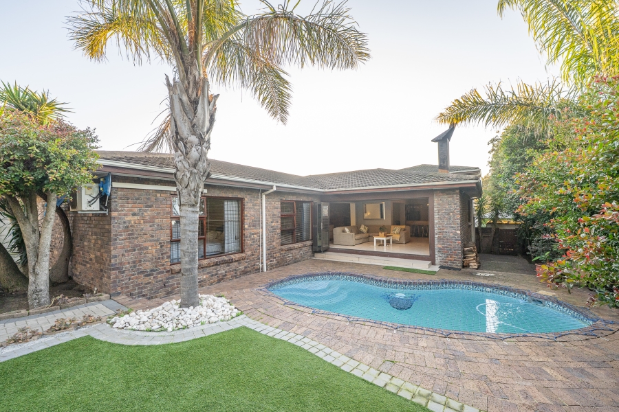 5 Bedroom Property for Sale in Protea Heights Western Cape